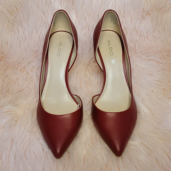Gently used like new Aldo Cadussa Pumps - Picture 3 of 7